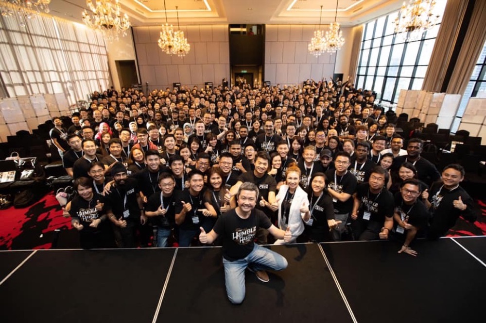 Hundreds learning together